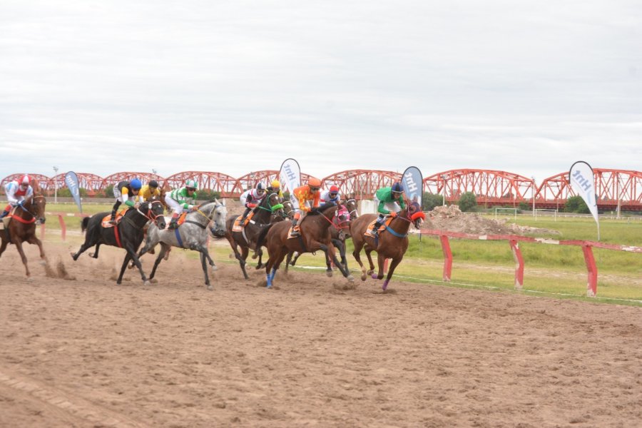 El hipódromo 27 de Abril ofrece hoy una imperdible jornada de turf