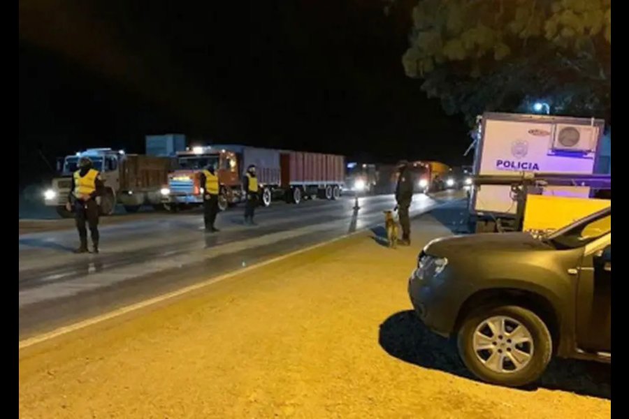 Dpto. Robles: «Piratas del asfalto» se treparon a un camión y robaron 3 millones de pesos