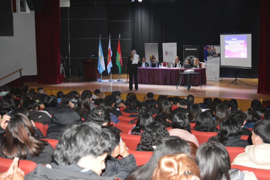 Frías: Realizaron un taller sobre grooming y ciberacoso en la infancia y adolescencia