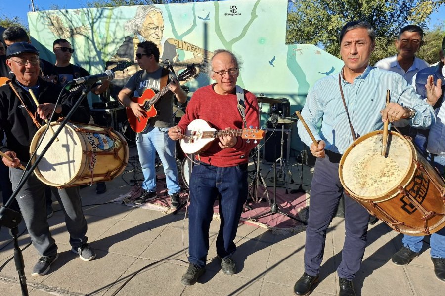 Silva Neder participó del aniversario de las Sachaguitarras Atamisqueñas