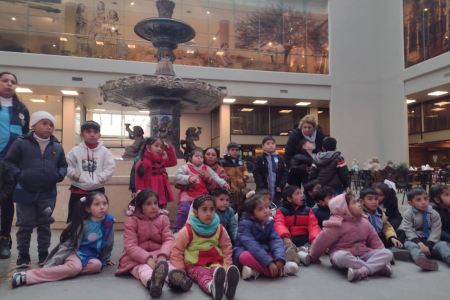 Niños de Brea Pozo y zonas aledañas exploraron Santiago en su aniversario