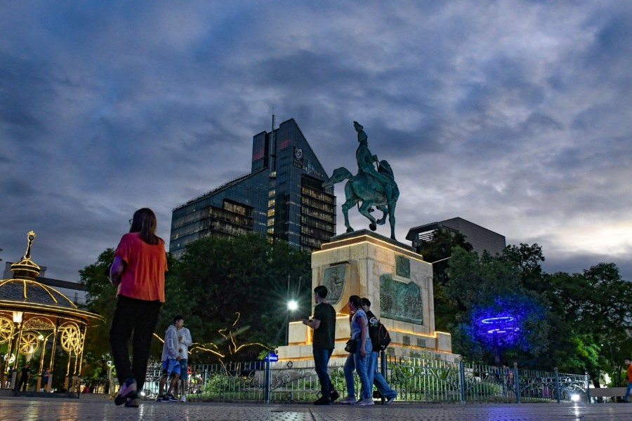 Arte santiagueño en la Plaza Libertad por el aniversario de la ciudad