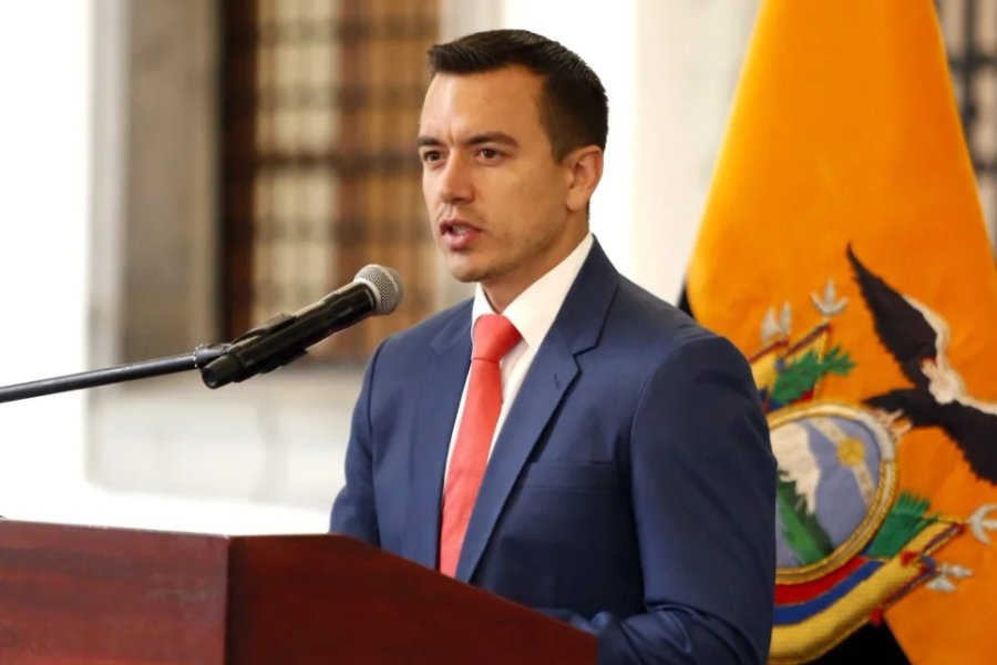 Ecuador anuncia la desvinculación de 5.000 funcionarios públicos y fusión de ministerios