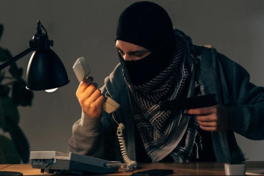 Ingresó a una página de encuentros y terminó extorsionado: Pagó $400 mil para evitar amenazas
