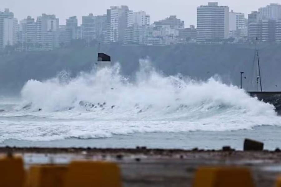 Aumenta el nivel del mar y continúa la alerta por tsunami en la costa de Chile