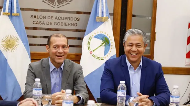 El gobernador de Neuquén, Rolando Figueroa, le pidió la renuncia a su predecesor y exaliado, Omar Gutiérrez, al directorio de YPF