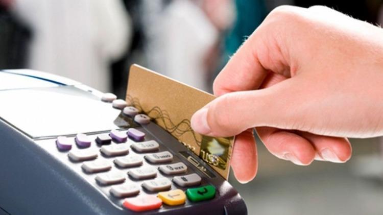 Informe: Casi la mitad de los argentinos usa tarjeta de crédito para comprar comida