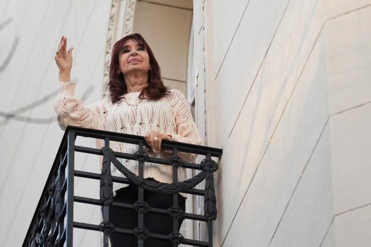 Cristina Kirchner apela a la Corte para que le retiren la tobillera electrónica