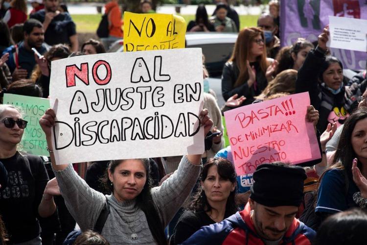 Ante un escenario adverso en Diputados, el Gobierno analiza la aplicación de un aumento en las prestaciones por discapacidad