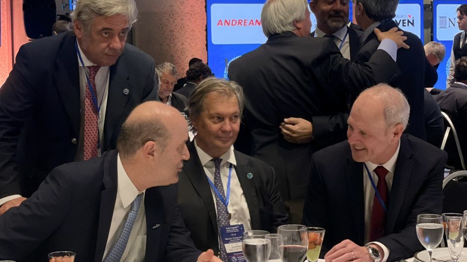 Empresarios preocupados por el impacto de las coimas en el Gobierno: «Tienen que entregar una cabeza y normalizar»