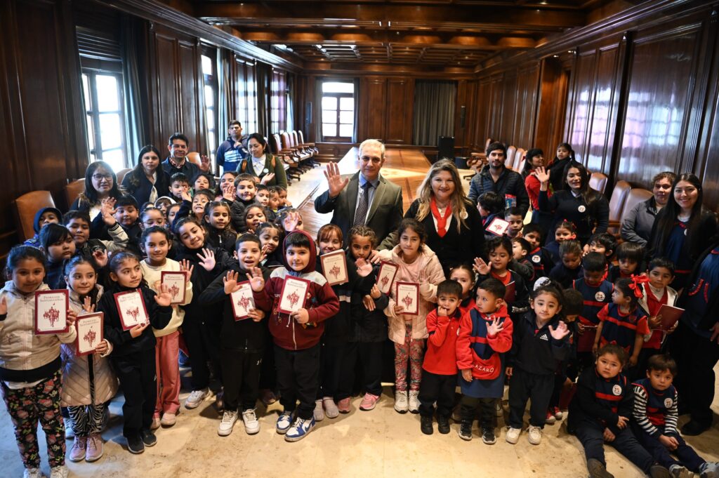 Alumnos de Capital y Forres visitaron Casa de Gobierno