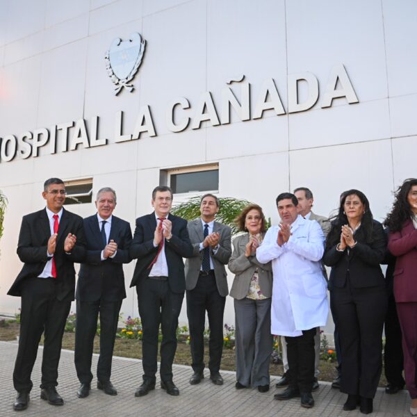 Gerardo Zamora inauguró en La Cañada un hospital distrital, junto con obras y entregó viviendas sociales