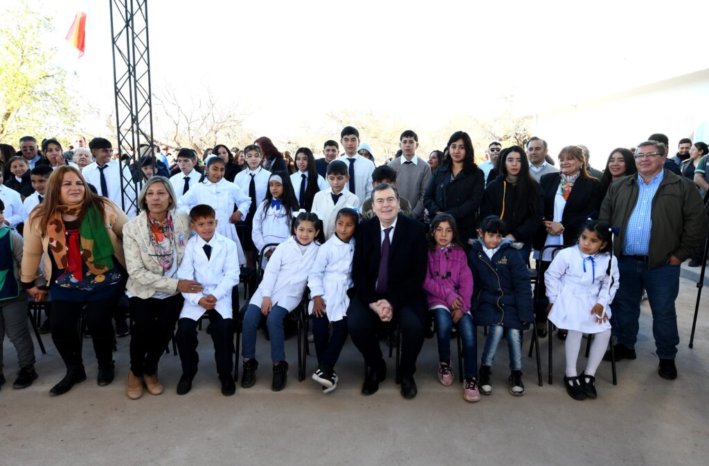Zamora inauguró el renovado edificio de la Escuela N° 130 “Pedro Miguel Aráoz” en El Desmonte y entregó viviendas sociales