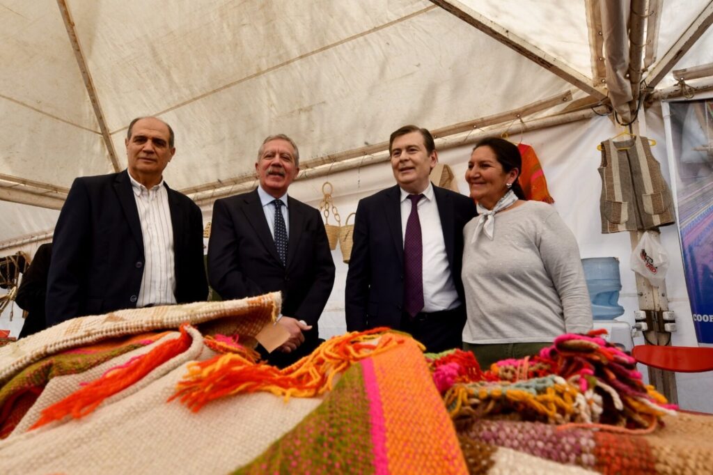 Gerardo Zamora participó de la apertura de la Expo Santiago Productivo