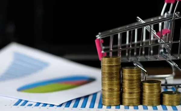 El ingreso en los hogares más vulnerables cayó en junio y ya baja 10% en la era de Javier Milei