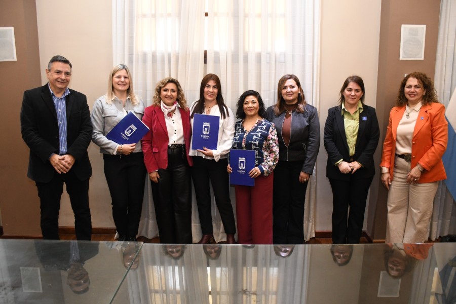 La intendente Fuentes designó nuevas asesoras pedagógicas y entregó equipamiento a jardines municipales