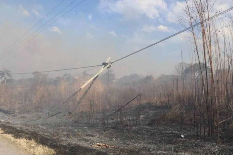 Jujuy: Llamas incontrolables devoran serranías tras sofocar el fuego en zonas urbanas
