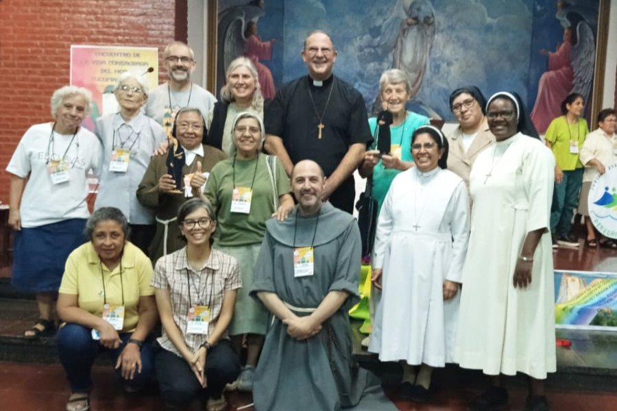 El obispo Corral envió un mensaje a la Congregación de las Hermanas de la Cruz