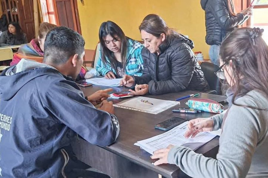 Clodomira: Entrega de boletos estudiantiles gratuitos