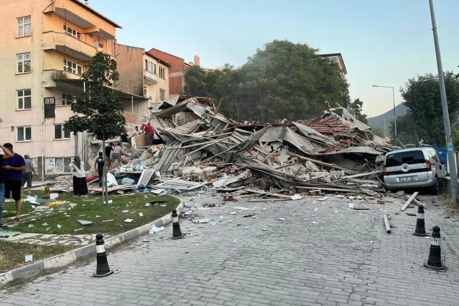 Un sismo de magnitud 6,1 deja un muerto y 29 heridos en el noroeste de Turquía