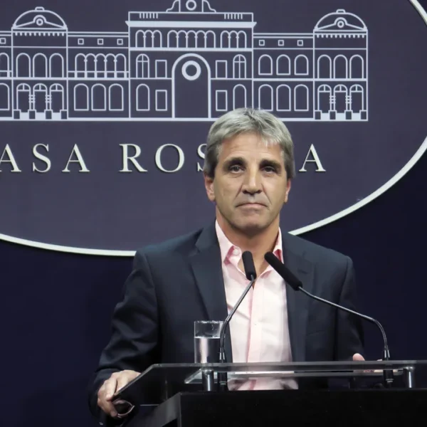Luis Caputo no consiguió renovar un 40% de los vencimientos de deuda pese a que ofreció supertasas