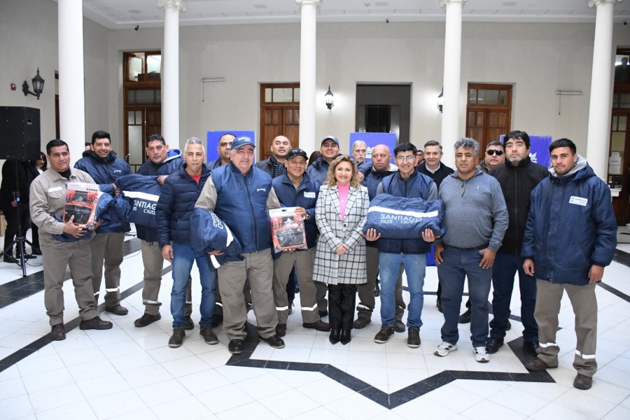 Fuentes entregó indumentaria y herramientas a más de 160 trabajadores de Electricidad
