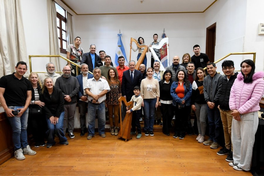 El jefe de Gabinete recibió a artistas participantes del 21° Encuentro Latinoamericano Mishquila de Arpas