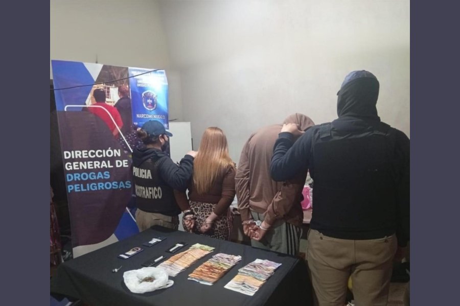 Detuvieron a una pareja y secuestraron marihuana, $ 862 mil y vehículos