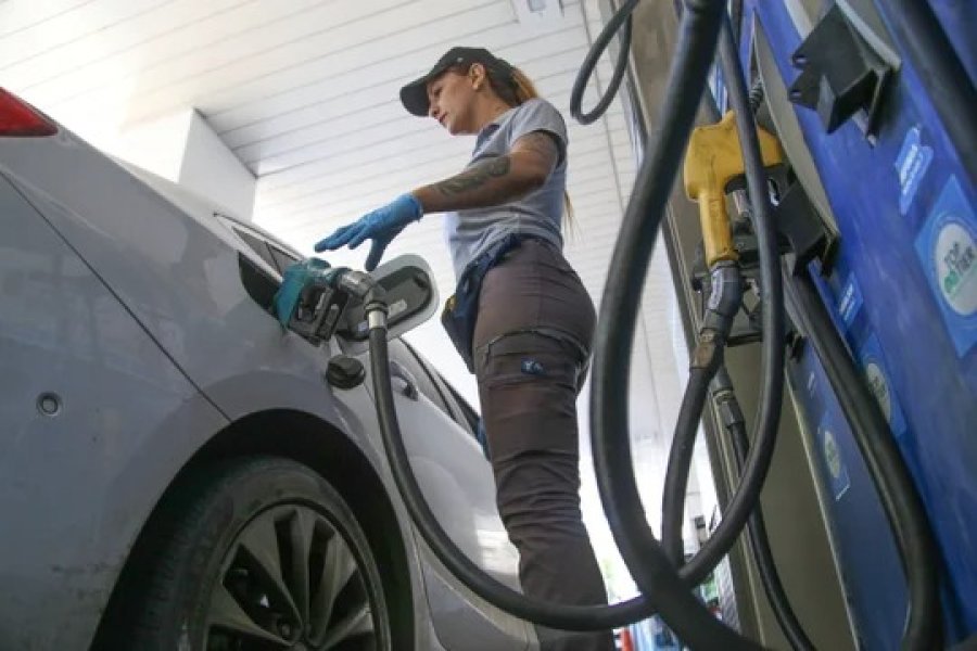 Tras cuatro meses de suba, se frenó la venta de combustibles y cayó 1,16%