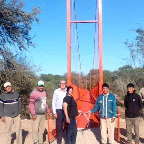 Habilitaron una pasarela sobre el río Salado en San José del Boquerón
