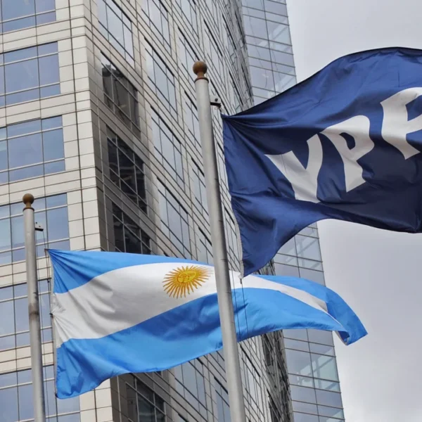 YPF: Argentina le pide a Prezka que “reconsidere” el pedido de comunicaciones entre funcionarios nacionales