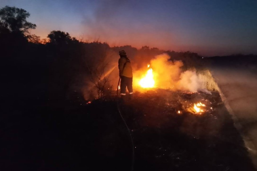 Sofocan tres incendios forestales en el sur de Santiago del Estero