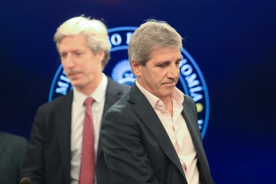 Nueva norma para contener el dólar: El Central limitó movimientos de los bancos