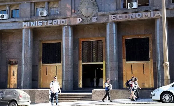 El Tesoro buscará renovar $15 billones en una nueva licitación, con un mercado atento a las tasas