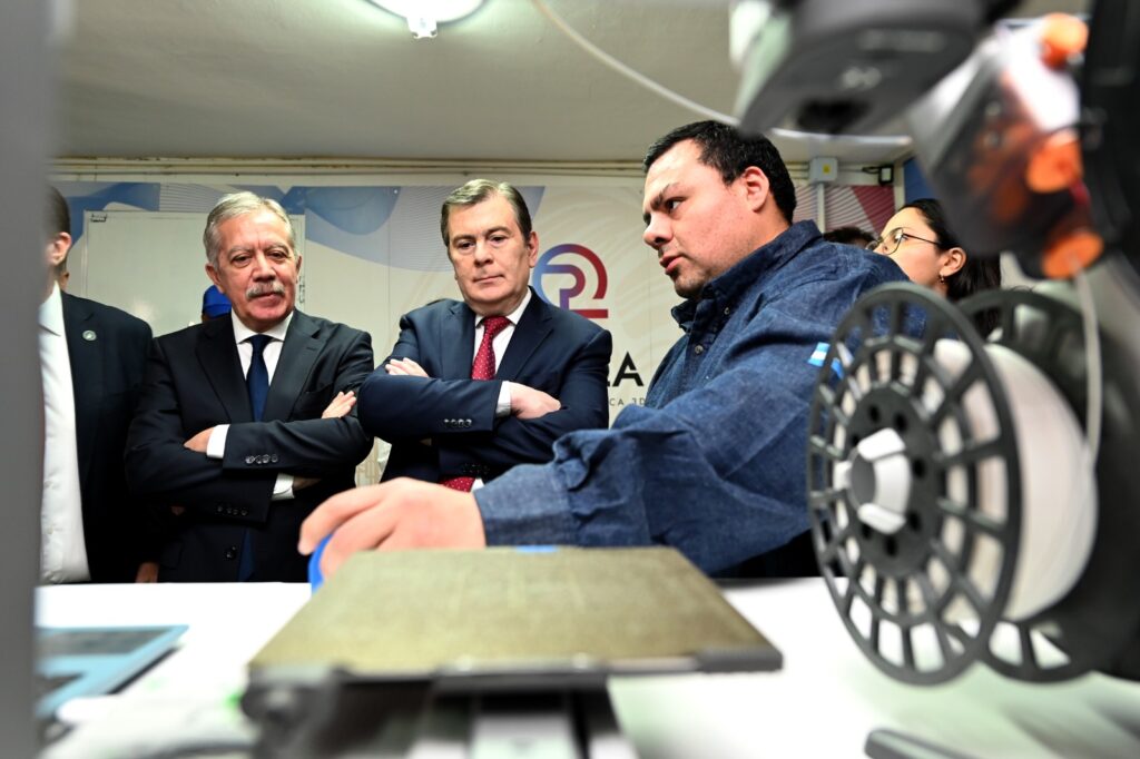 El Gobernador Zamora participó de la inauguración de la planta Proyecto QELGA- Industria Gráfica 3D