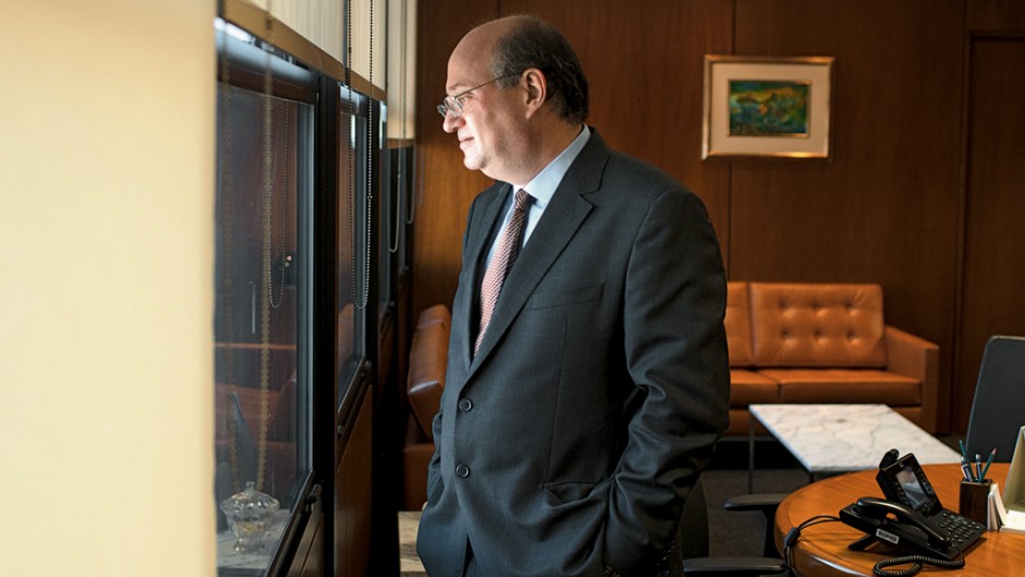 La oposición denuncia que Caputo quema en el mercado créditos del BID para calmar el dólar