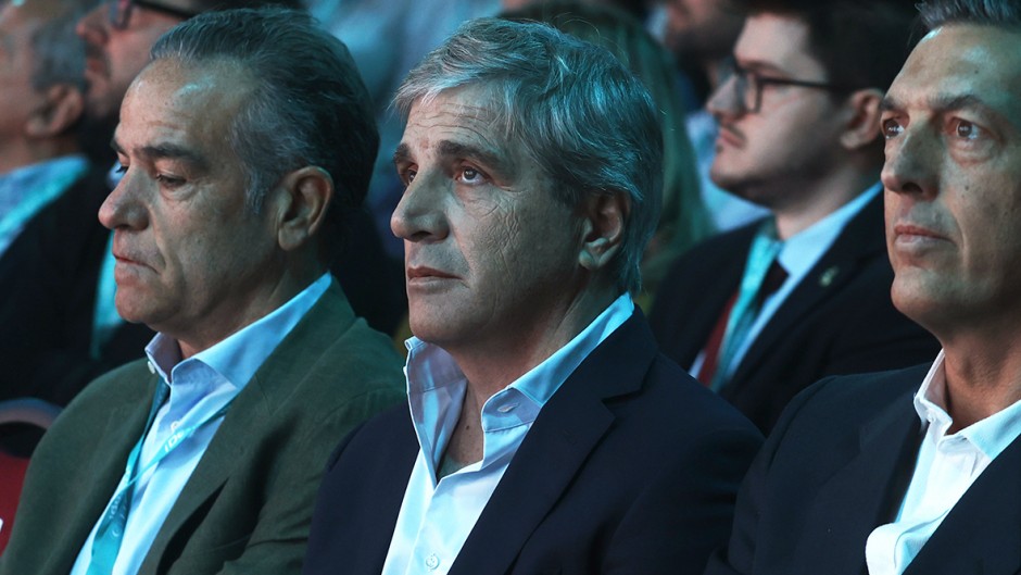 El riesgo país se acerca a los 1.000 puntos por la decisión de Economía de quemar dólares