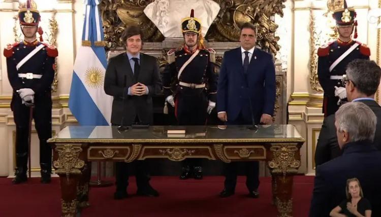 Catalán juró como nuevo ministro del Interior en medio de la creciente tensión con los gobernadores