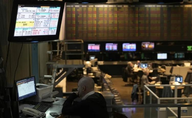 El Riesgo País volvió a las cuatro cifras, los ADRs suben 5% pero caen los bonos