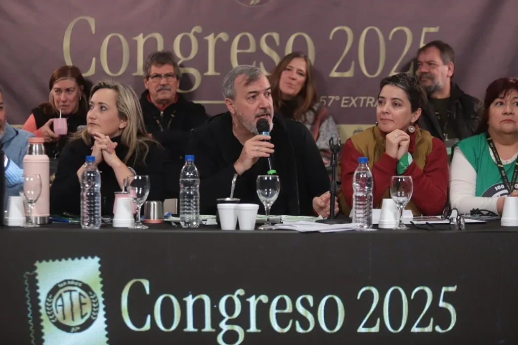“El ingreso mínimo en toda la Administración Pública debe ser de 1.900.000 pesos”