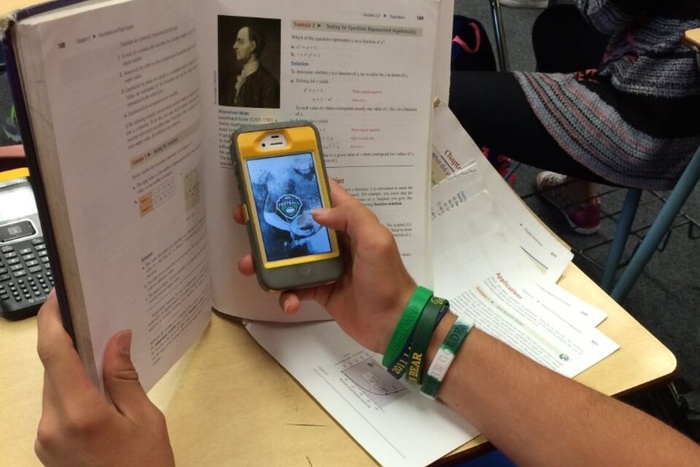 Por ley, prohíben el uso de celulares en las escuelas primarias bonaerenses
