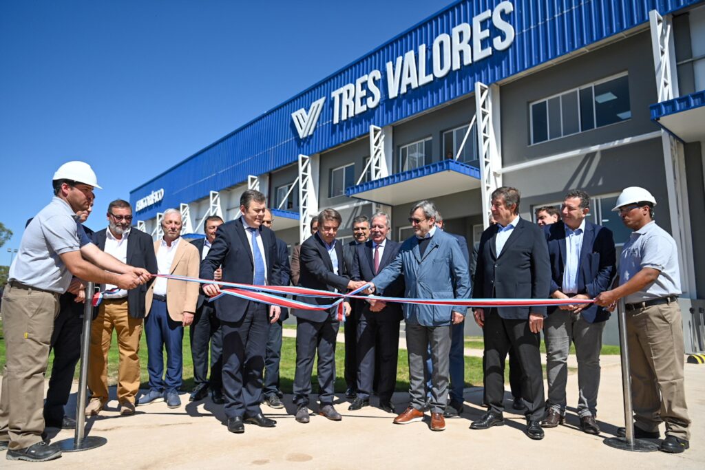 El Gobernador Zamora inauguró el Frigorífico Porcino Tres Valores en Estación Robles