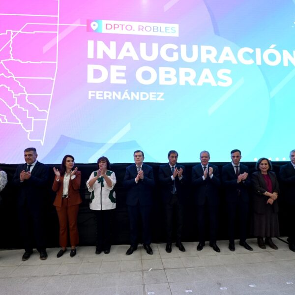 El Gobernador Zamora inauguró una escuela, un polideportivo y entregó viviendas sociales en Fernández