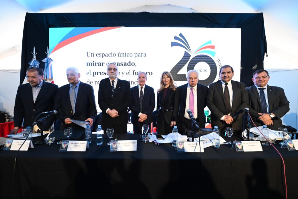 Elías Suárez asistió a la mesa panel a 20 años de la reforma de la Constitución Provincial