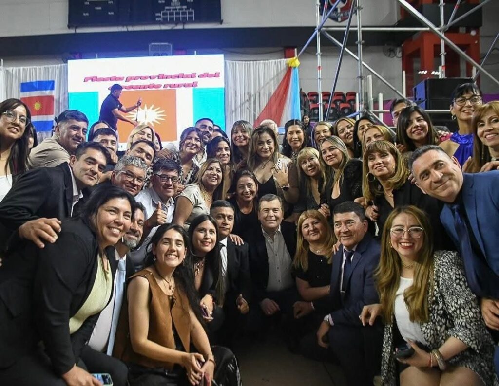 El gobernador Zamora participó de la cena anual por el Día del Docente Rural en Quimsa