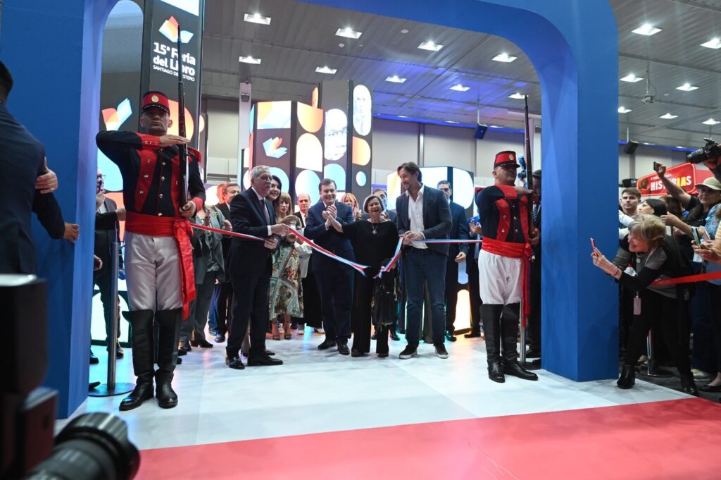 El Gobernador Zamora dejó oficialmente inaugurada la 15° Feria Provincial del Libro