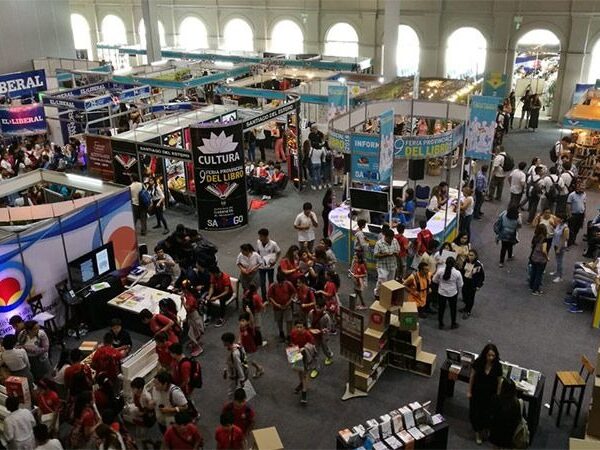 Letras, ideas y tecnología: La 16ª Feria Internacional del Libro abre abre sus puertas para conectar Santiago con el mundo