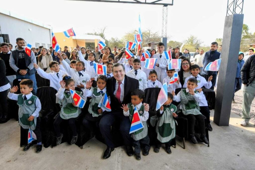 Zamora inauguró una escuela para 20 alumnos y un jardín para 6 niños en la localidad de San Francisco
