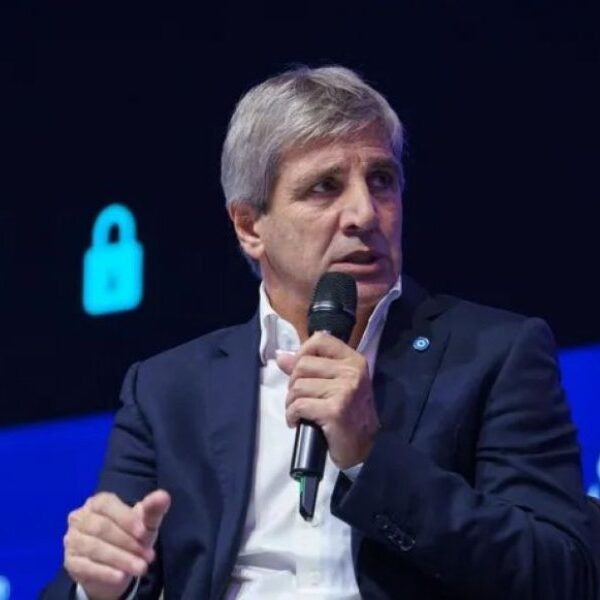 El Gobierno blanqueó que va a intervenir en mercado cambiario para contener al dólar