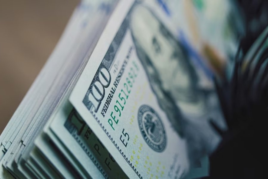 Tras la derrota electoral del Gobierno se esperan presiones sobre el dólar, los bonos y el riesgo país